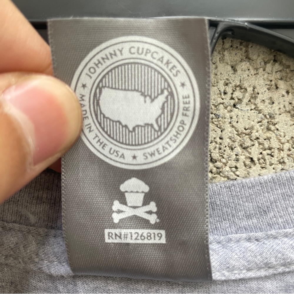 Gray Men’s Johnny Cupcake Shirt with a Basketball/Cupcake Graphic Size Medium - Picture 4 of 8